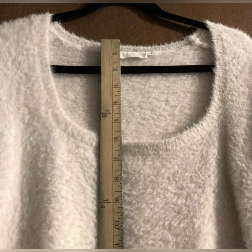 Astr The Label Anthropology Fuzzy White Scoop Neck Sweater - Picture 7 of 10
